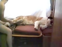 Excitada con su perro